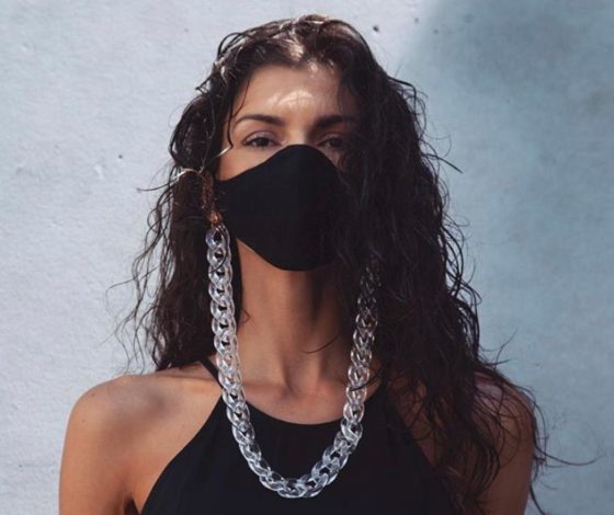 Снимаем цепочки с очков и надеваем на маски: где найти стильные варианты