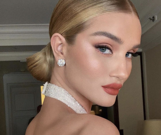 Кошачьи стрелки и розовый нюд: выбираем макияж для свидания