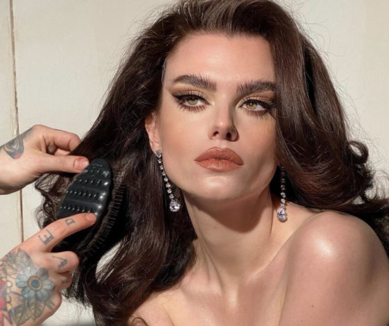 Снизу вверх и только сухие: как правильно расчесывать волосы