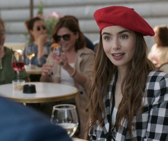 Находка дня: героиня «Эмили в Париже» переезжает в «Паразитов»