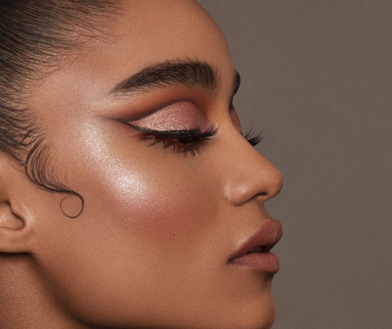 Бьюти-совет: как использовать хайлайтер в макияже