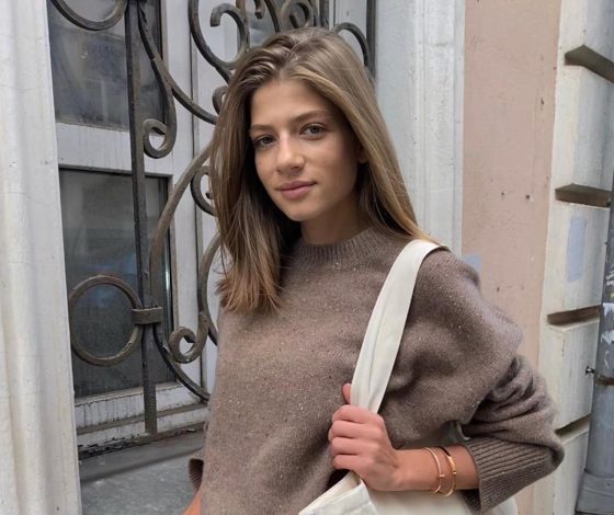 Опасный момент: Саша Новикова примерила самую короткую юбку, которую можно себе представить