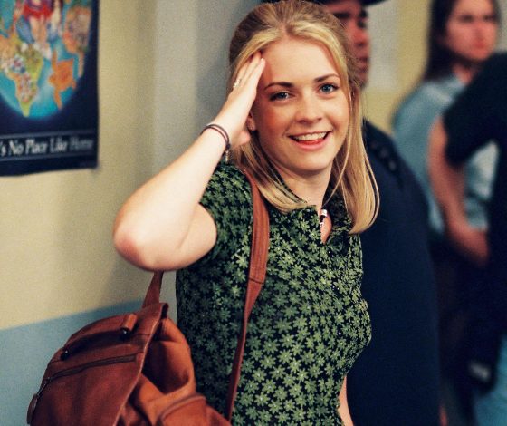 Какой краш! Мелисса Джоан Харт поделилась фото с выпускного вечера сына