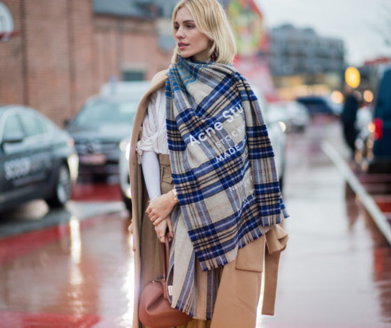 Утепляемся стильно: как носить шарф этой зимой