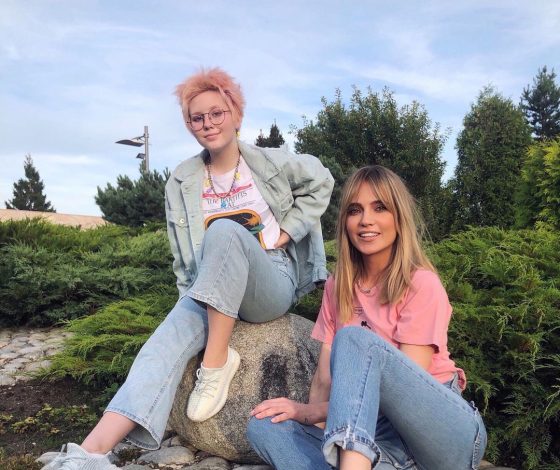 «Я устала»: 15-летняя дочь Глюкозы решила бросить школу, чтобы не сдавать ЕГЭ