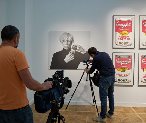 Выставка «Я, Энди Уорхол»: плейлист, как в клубе Studio 54, стикеры для Telegram и маска в Instagram