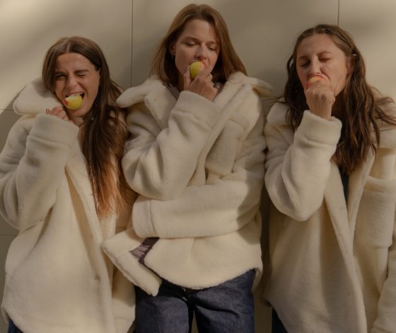 Меховая рубашка и свитер в новой коллекции MATÜ x SASHA ZHARKOVA