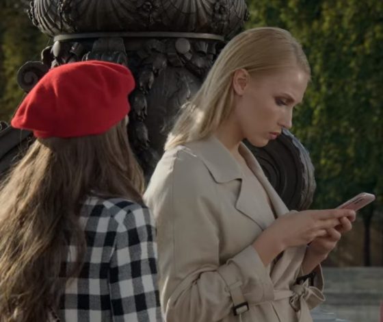 Девушки генерируют чеки в нейросети, чтобы парни их оплатили