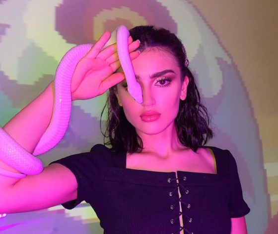 Дина Саева нашла потерянную змею