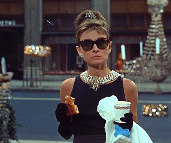 Для бодрого утра: топ средств с кофеином и ароматом кофе