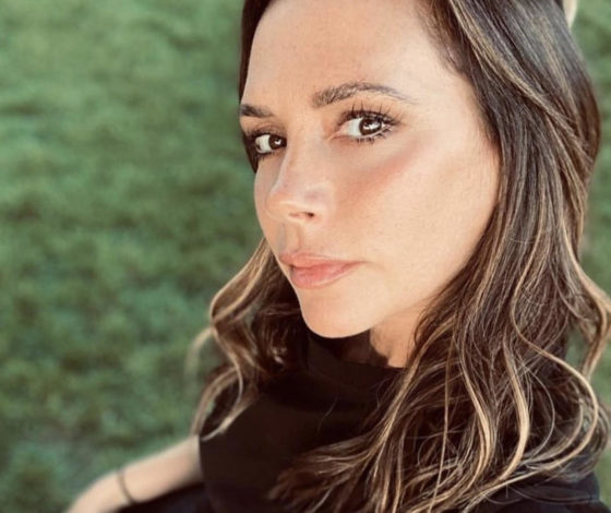 Неправильный уход и стайлинг: парикмахер Виктории Бекхэм рассказал об ошибках, которые портят волосы