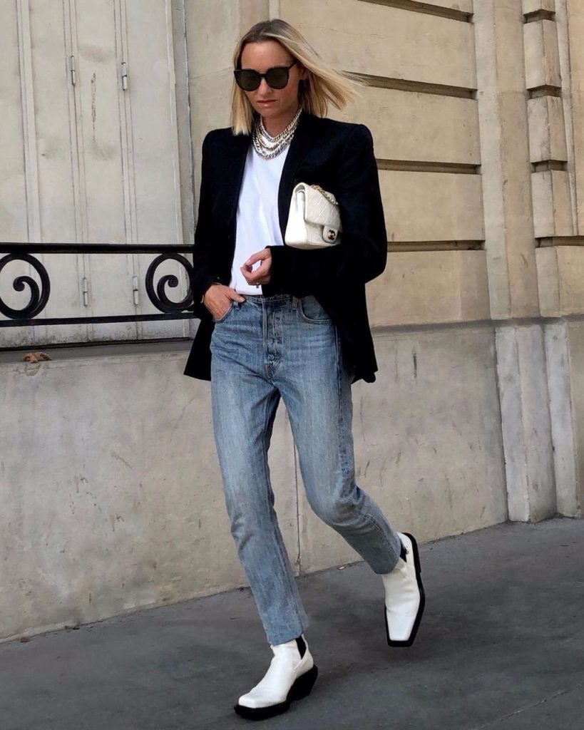 Не забывай про джинсы. Они отлично смотрятся с челси