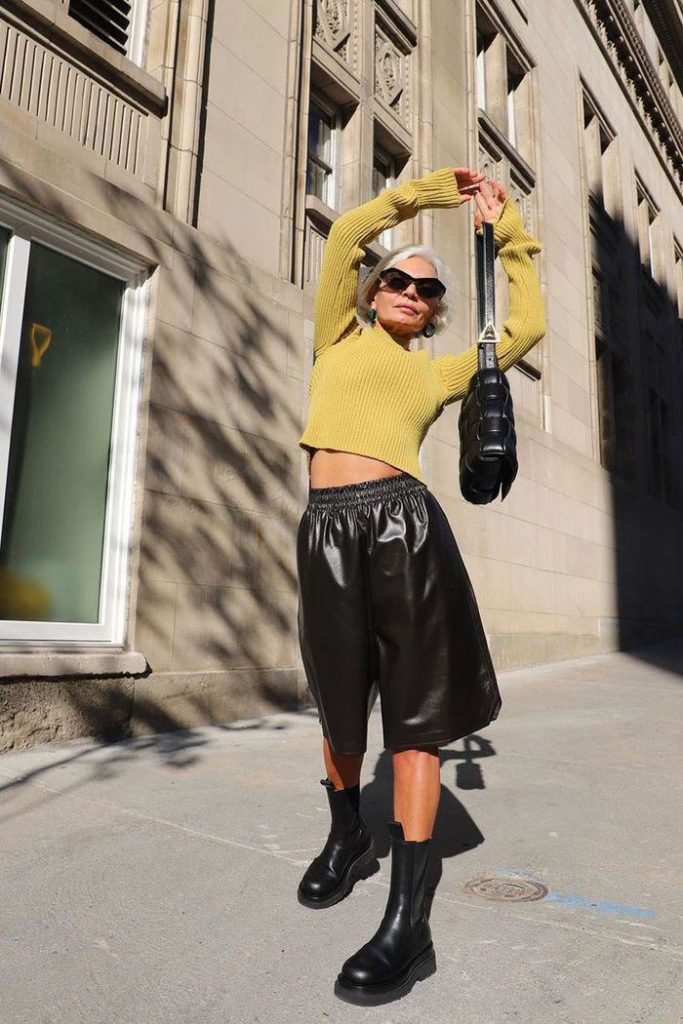 Самый трендовый вариант - с кожаными бермудами