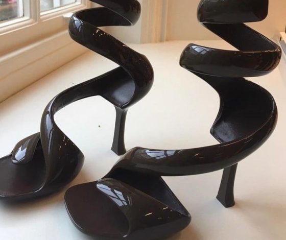 Новый тренд: Bottega Veneta выпустили босоножки-спирали