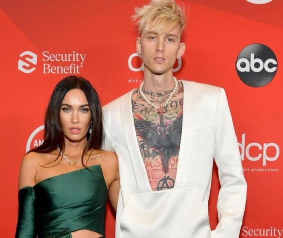 После слухов о помолвке: Меган Фокс показала кольцо