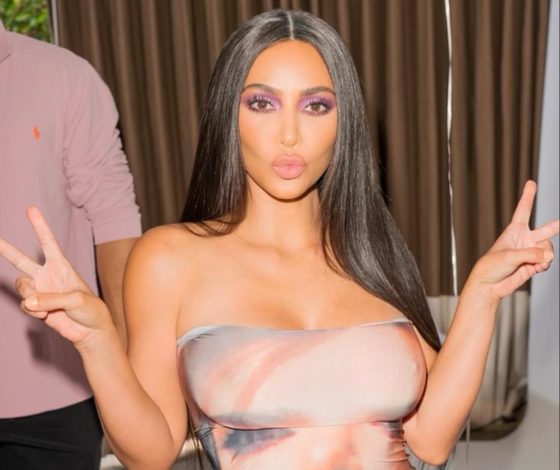 Похожа на Халка: пользователи раскритиковали наряд Ким Кардашьян