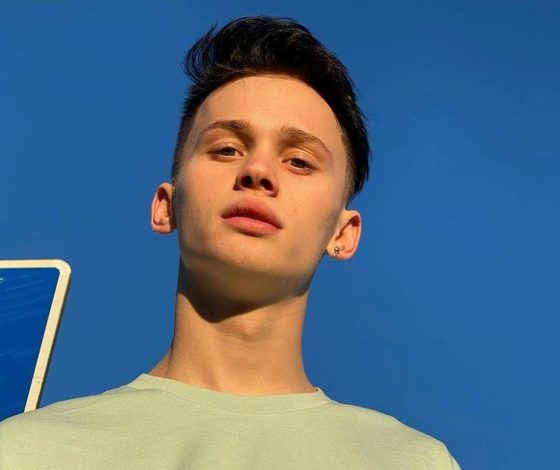 «Шантажирует меня»: Даня Милохин о заработках, дедовщине в детдоме, отношениях с братом  и Моргенштерне