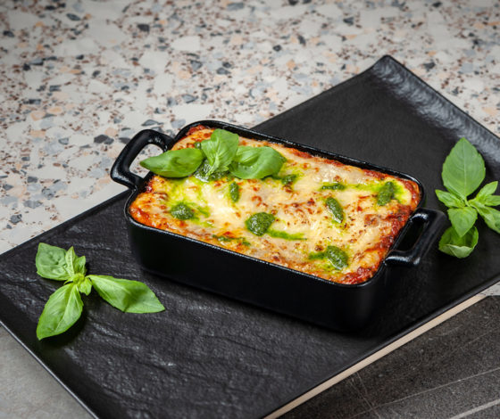 LOLA: новогодний ужин и черная икра в подарок