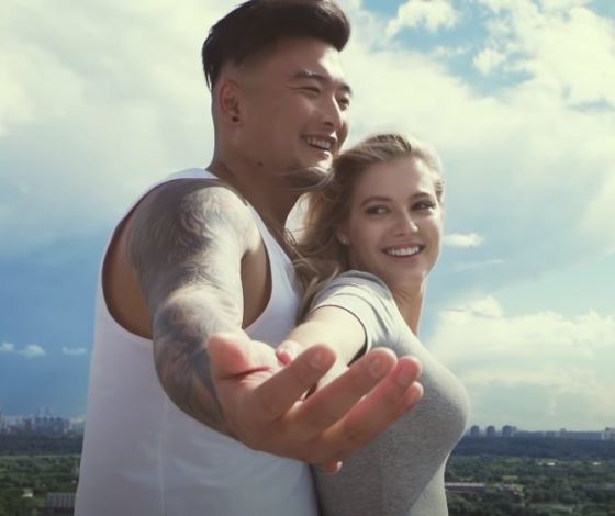 Героиню клипа Анатолия Цоя приняли за его девушку