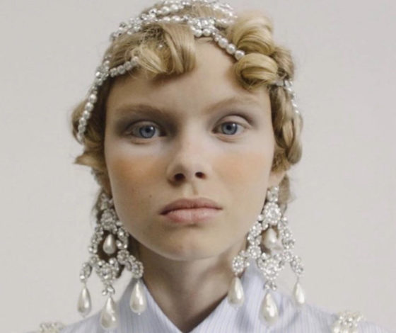 Видео: как повторить макияж с эффектом «обгоревшего лица»