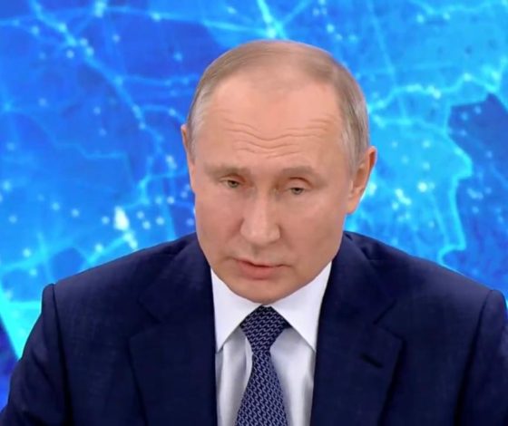 «Всем выплатим по пять тысяч рублей»: Владимир Путин о новогодних выплатах