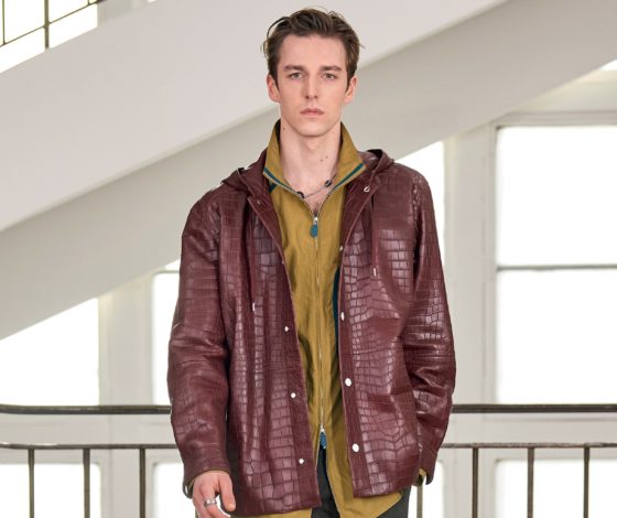 Трикотажные жилеты и свитера с принтами в мужской коллекции Hermès