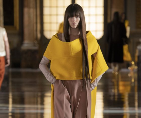 Золотые сапоги и розовые бермуды в кутюрной коллекции Valentino