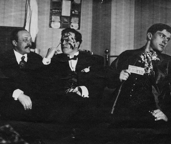 Нетипичный гид по Москве: где кутили поэты XX века