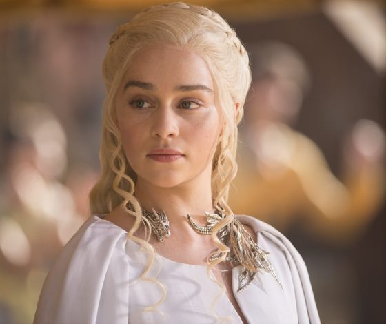 Цифра дня: сколько стоит селфи со звездой «Игры престолов» Эмилией Кларк