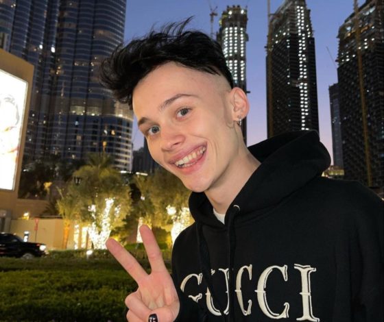 Продюсер Дани Милохина осудил его биологическую мать за появление на федеральном канале