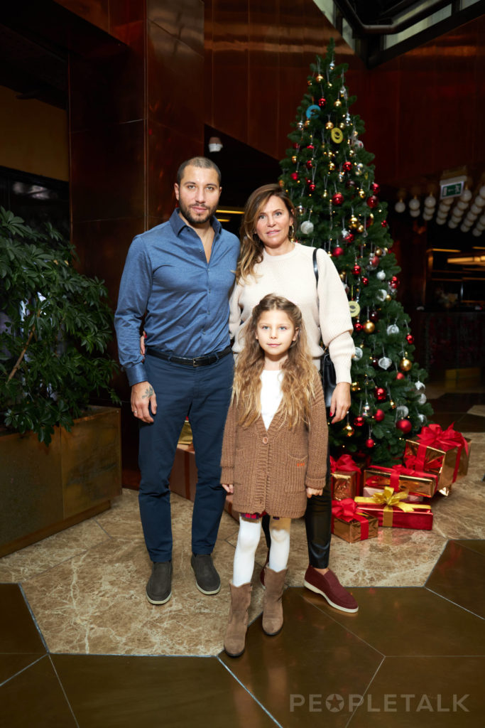 Алла Акперова с семьей