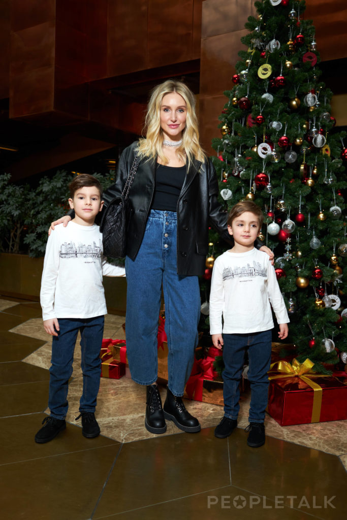 Анна Худоян с детьми