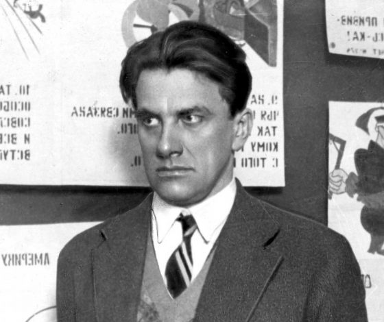 Тест: выбери цитату Маяковского, а мы скажем, стоит ли тебе вступать в отношения