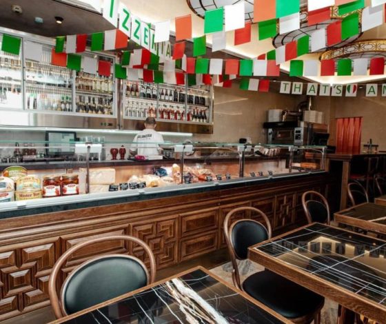 В Московском ресторане на посетителя упал потолок