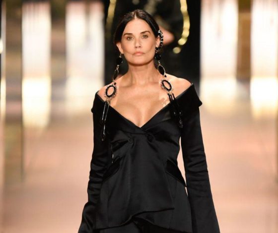 Деми Мур, Белла Хадид и Кара Делевинь на показе дебютной коллекции Кима Джонса для Fendi