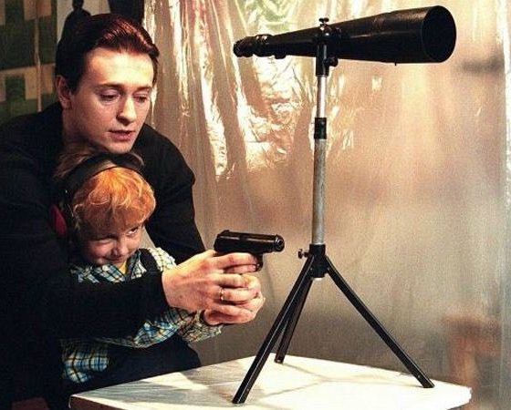 Вспомнить все: как сейчас выглядит сын Саши Белого из сериала «Бригада»