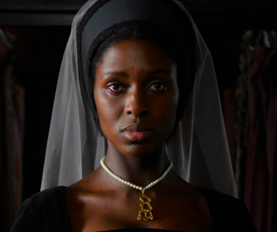 Первые кадры со съемок: Анну Болейн впервые сыграла темнокожая актриса