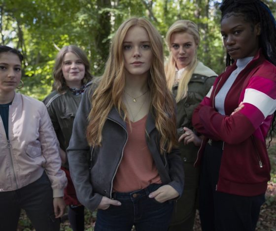 Что смотреть: топ сериалов Netflix начала 2021-го