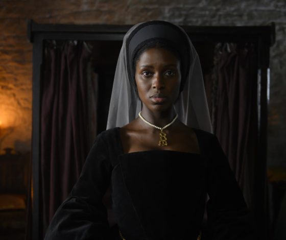 «Сценарий был поистине ужасным»: зрители раскритиковали новый сериал про Анну Болейн с темнокожей актрисой в главной роли