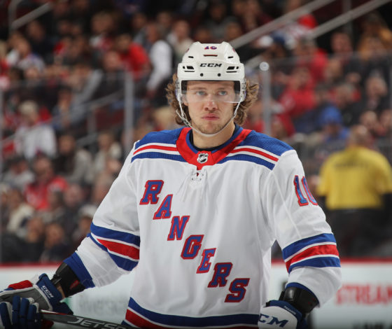 Звезду НХЛ Артемия Панарина отстранили от игр после обвинений в избиении девушки