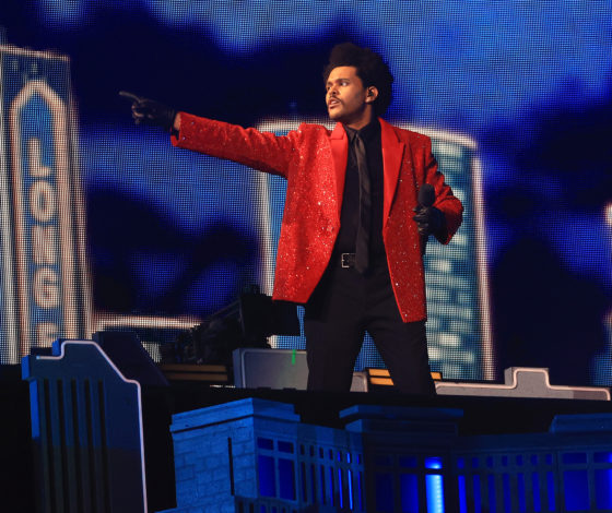 Вдохновляемся стилем The Weeknd: 5 красных пиджаков на весну