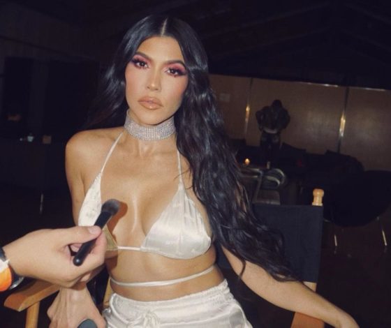 Кортни Кардашьян спровоцировала слухи о беременности