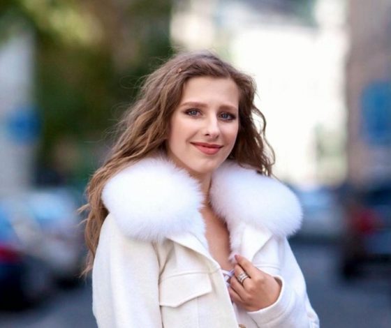 Беременная Елизавета Арзамасова побывала с сыном в месте силы