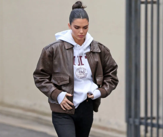 Винтажная кожаная куртка – мастхэв весны: где купить такую и как не ошибиться с выбором