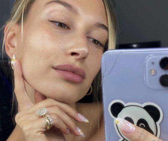 Весенний тренд: топ вариантов цветочного маникюра