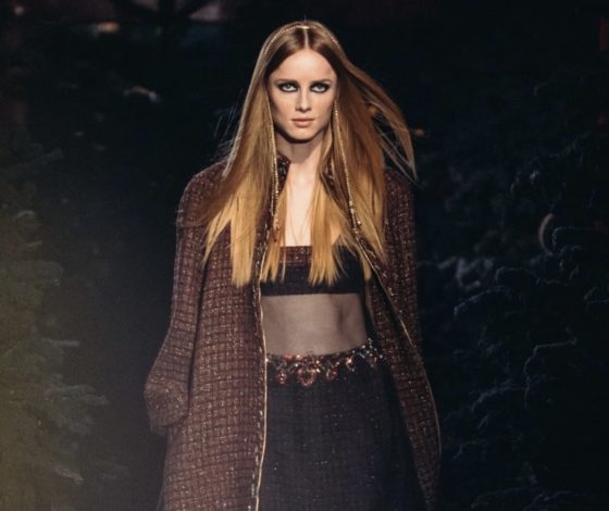 Главные тренды с показов: смоки в духе Тейлор Момсен и необычные косы