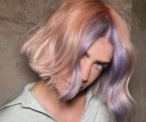 Модное окрашивание: розовые, фиолетовые и зеленые пряди у лица в тренде