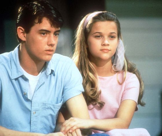 Как выглядели звезды в своих первых фильмах: от Дженнифер Энистон до Анджелины Джоли