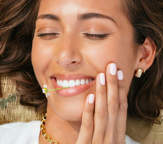 Топ лайфхаков, которые помогут сохранить маникюр в идеальном виде