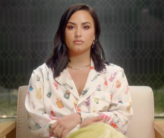 Деми Ловато поделилась фото в купальнике